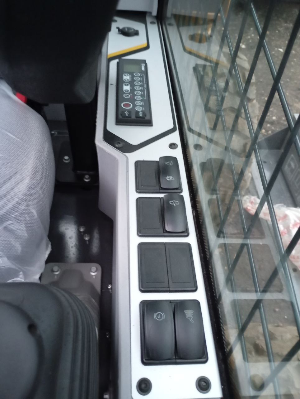 Мини-погрузчик XCMG SV790RU