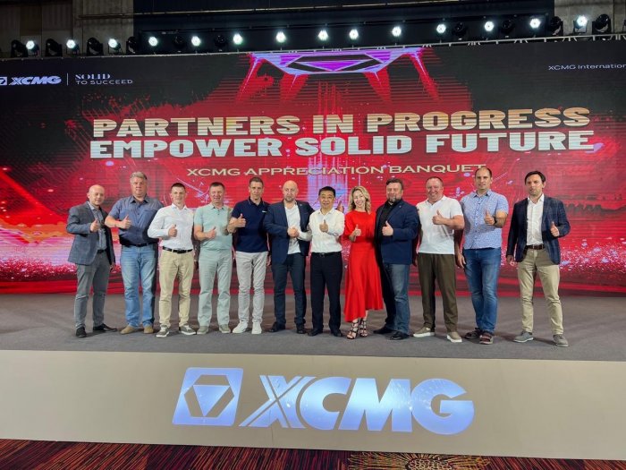 СИЛЬНЫЕ МАШИНЫ в КИТАЕ!  6-ой Международный фестиваль клиентов концерна XCMG.