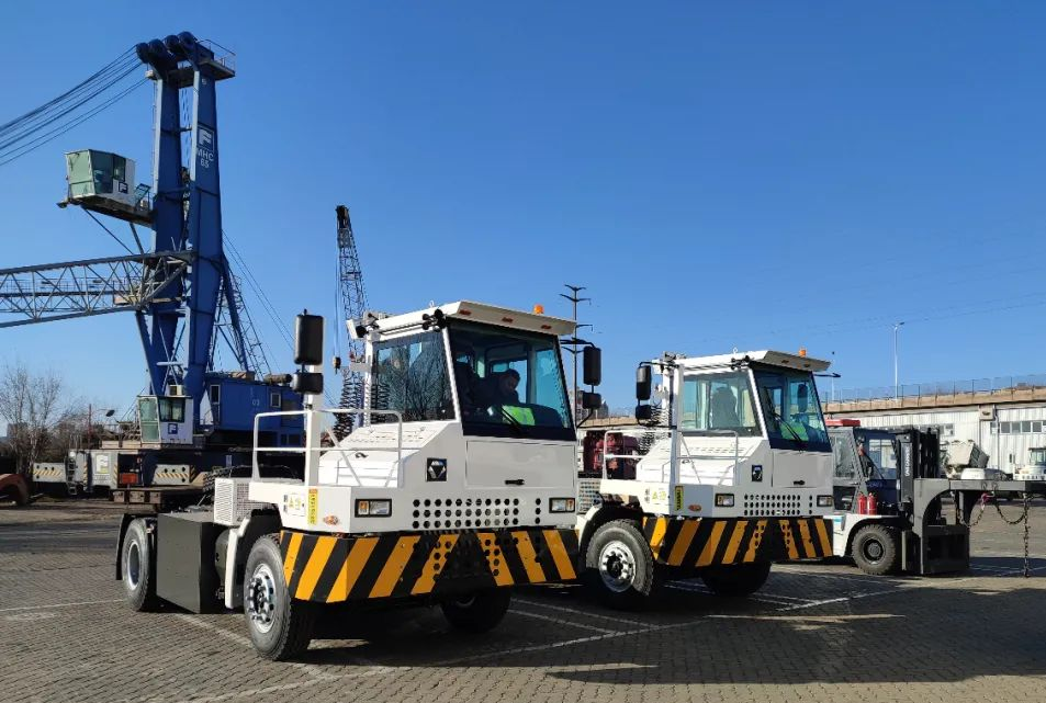 Портовый электрический тягач XCMG XPT70E