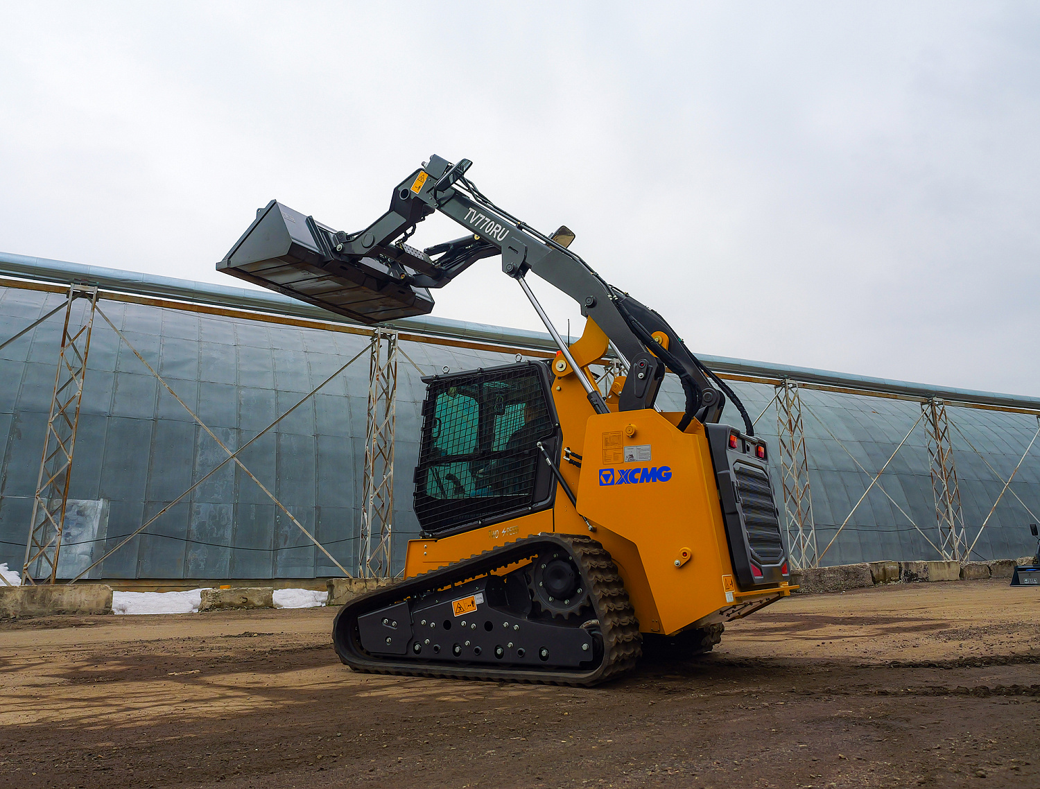 Мини-погрузчик XCMG TV770RU