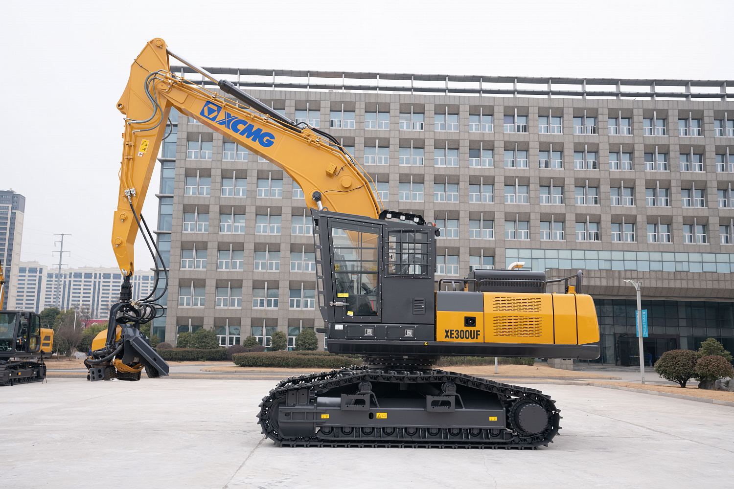 Гусеничный харвестер XCMG XE300UF