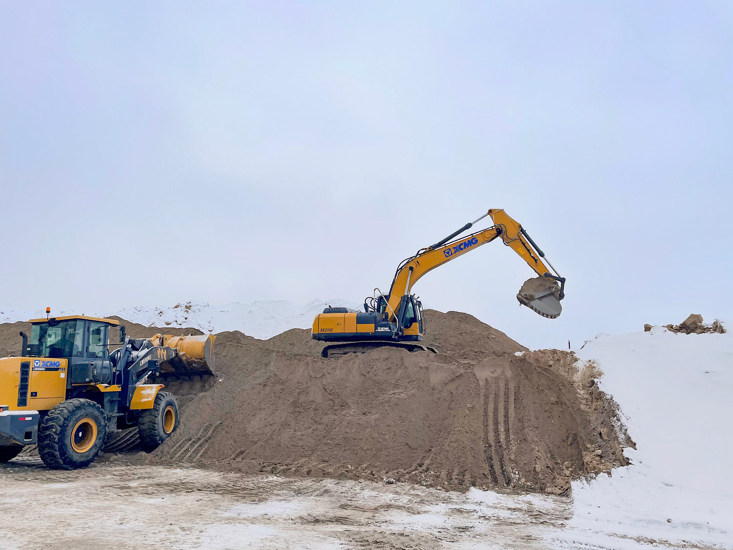 Гусеничный экскаватор XCMG XE215C