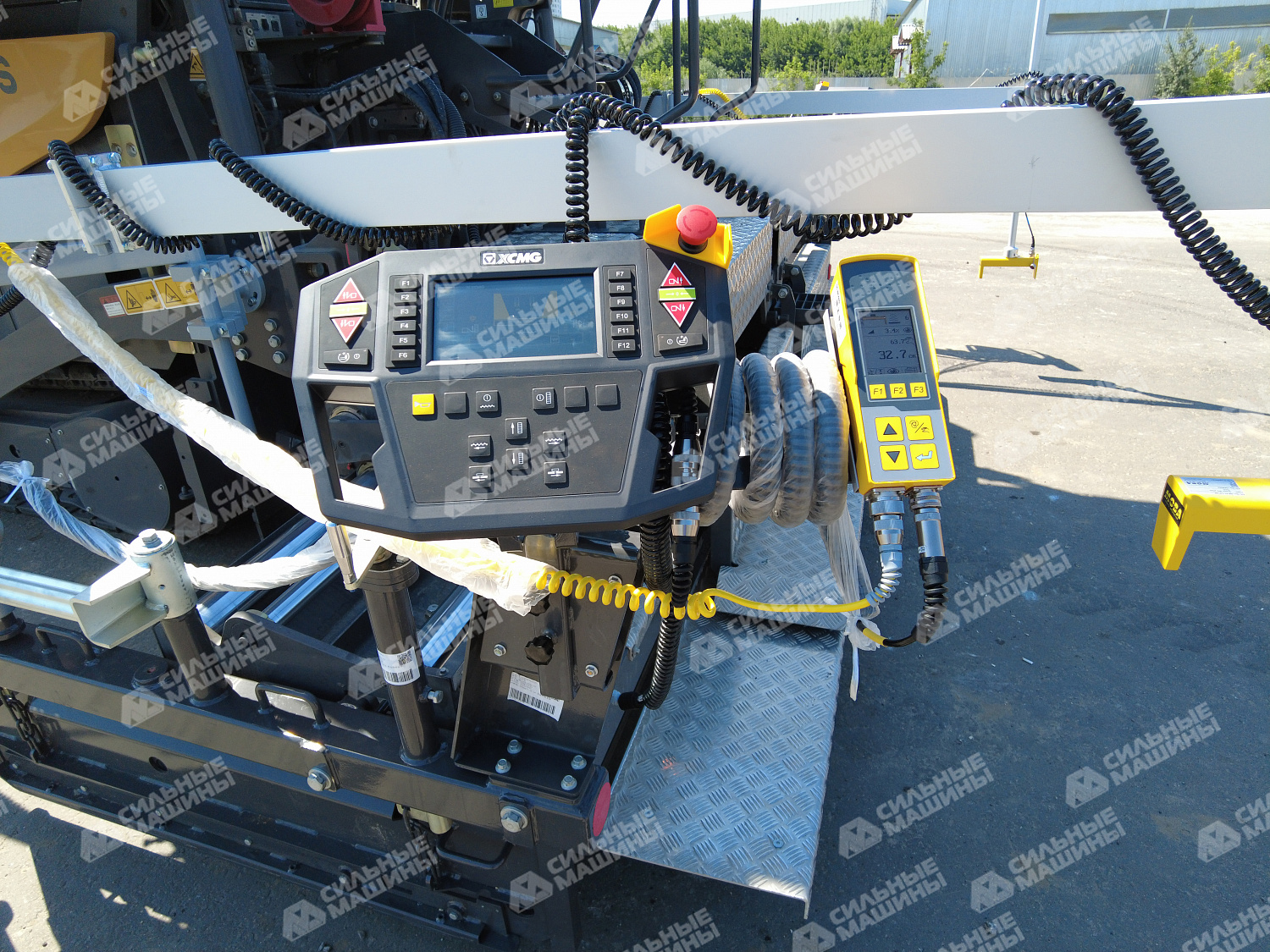 Асфальтоукладчик XCMG RP905S с плитой E500B