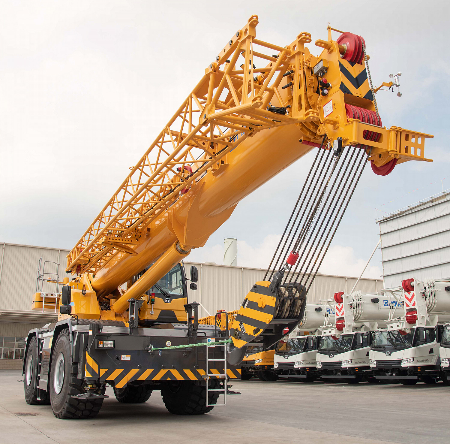 Короткобазный кран XCR70_S