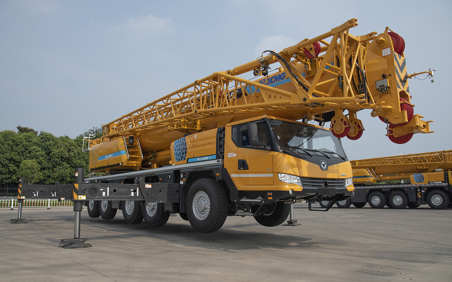 Вседорожный кран XCMG XCA180_S
