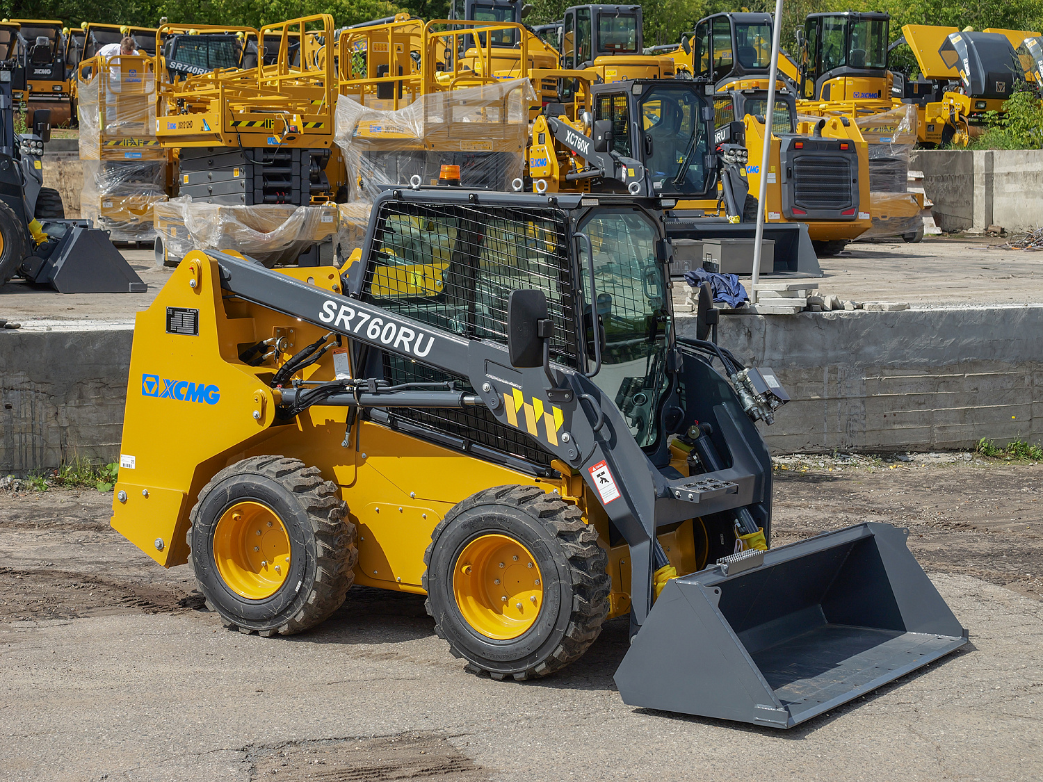 Мини-погрузчик XCMG SR760RU