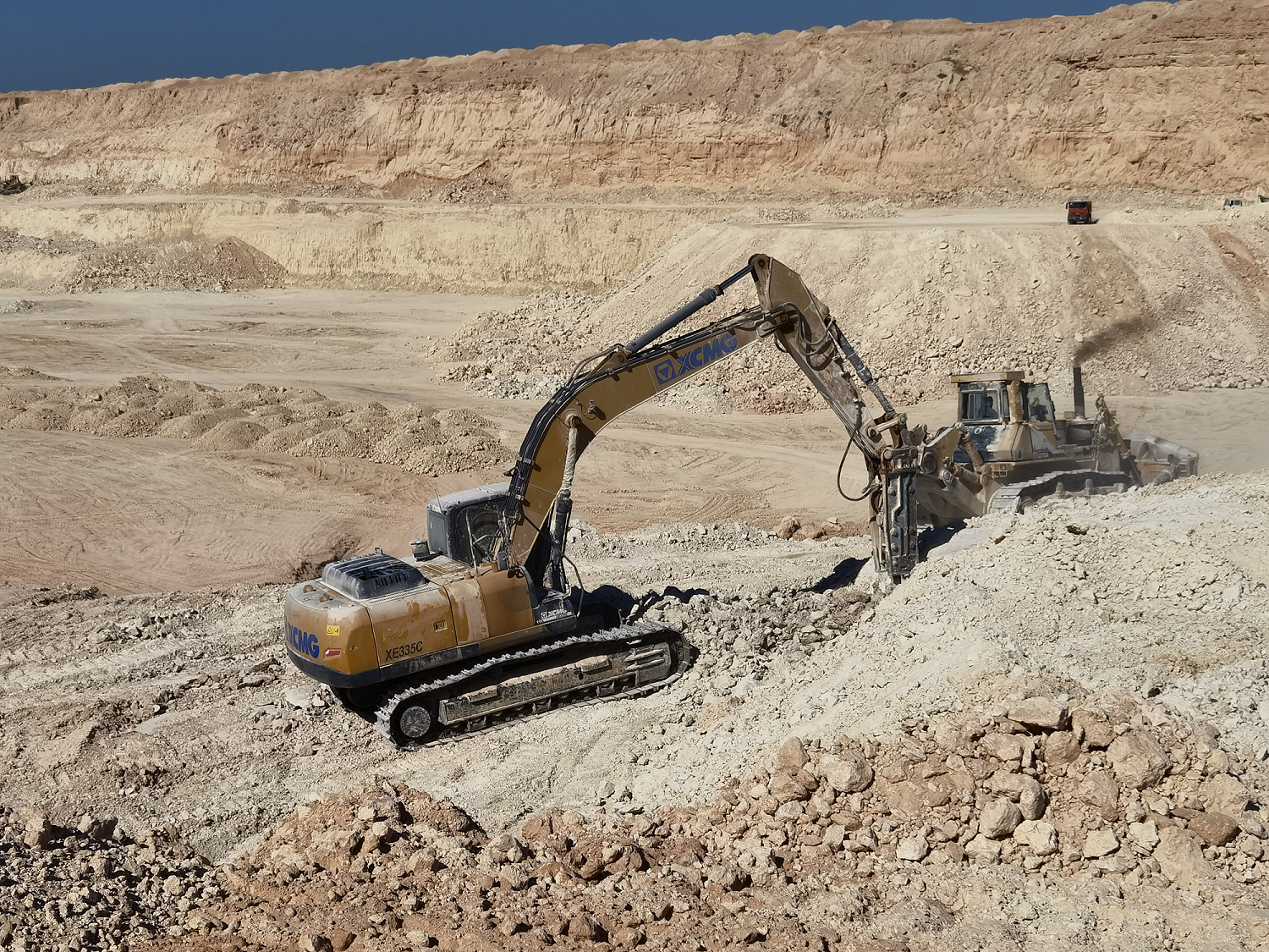 Гусеничный экскаватор XCMG XE335C